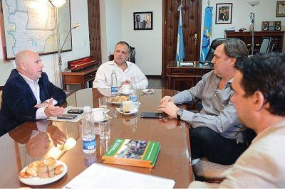 Buzzi contin�a la ronda de di�logo con intendentes de toda la provincia