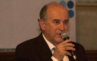 Piden que Parrilli informe en el Senado sobre la escala de Cristina en Seychelles y la "amenaza democr�tica"