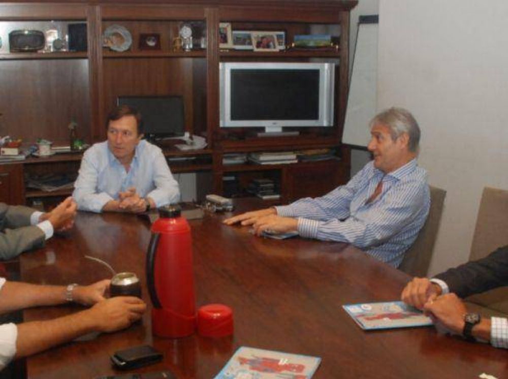 Bevilacqua se reuni� con Larraburu