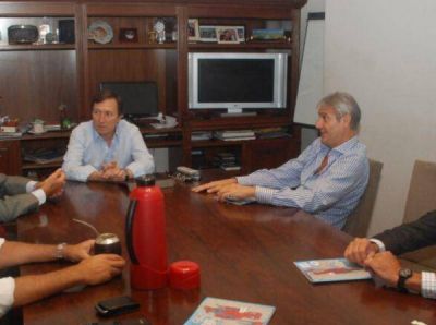 Bevilacqua se reuni� con Larraburu