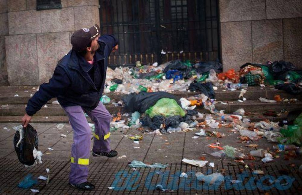 Ca�tica ma�ana sin recolecci�n de residuos y con un Municipio rodeado de basura