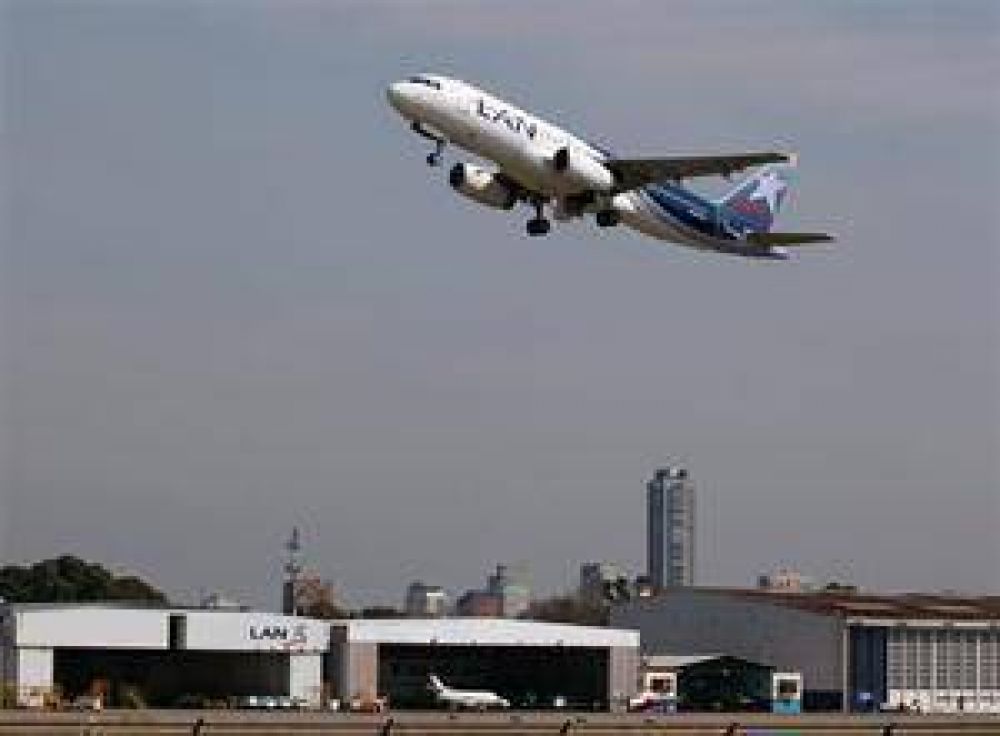 El Gobierno intim� a LAN a dejar un hangar en Aeroparque y peligra su operaci�n en el pa�s