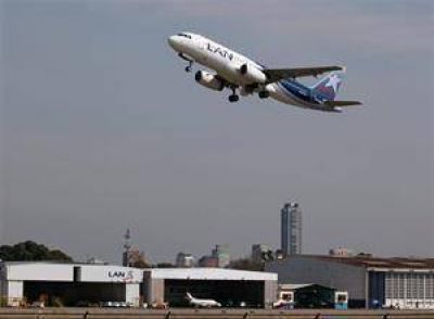El Gobierno intim� a LAN a dejar un hangar en Aeroparque y peligra su operaci�n en el pa�s