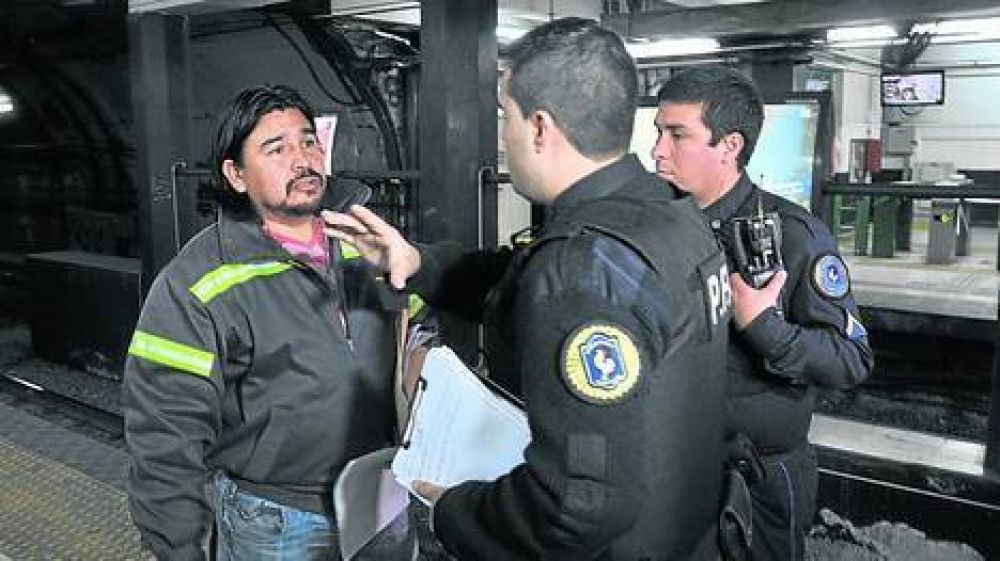 Grandes demoras e ins�litos �piquetes� en el subte