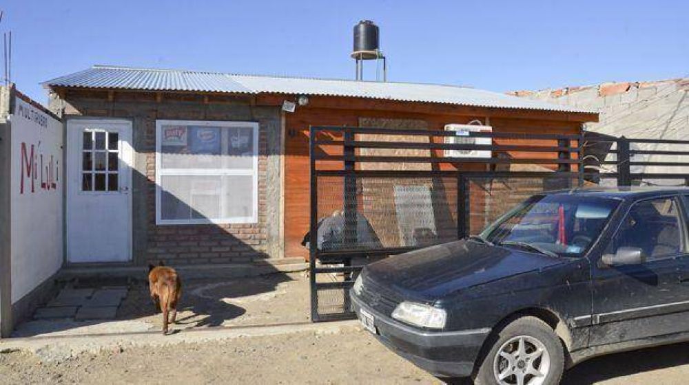 Padre e hijo no podr�n acercarse al negocio que destrozaron