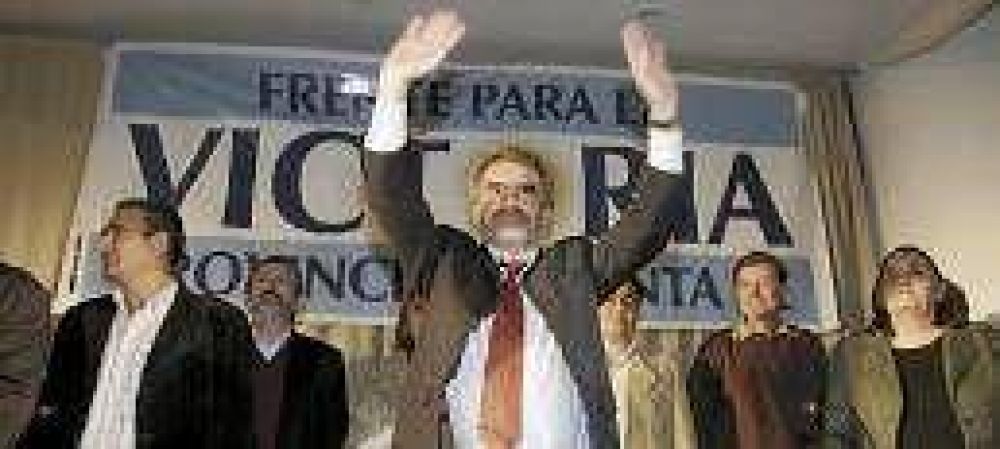 "Que Reutemann y el socialismo se peleen; yo ir� con ideas", dijo Rossi 