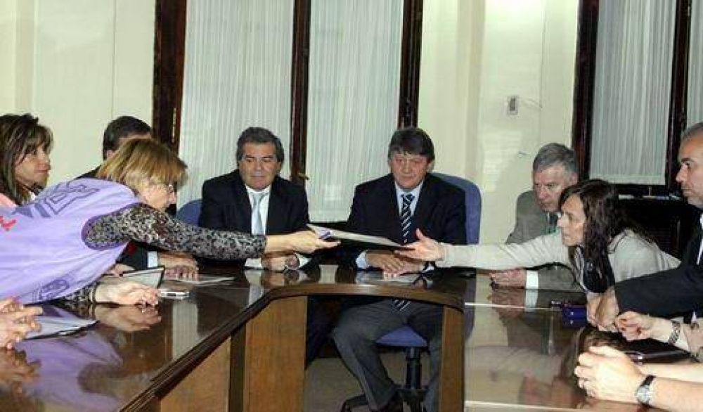 Empleados judiciales esperan hoy una propuesta del TSJ que termine el conflicto