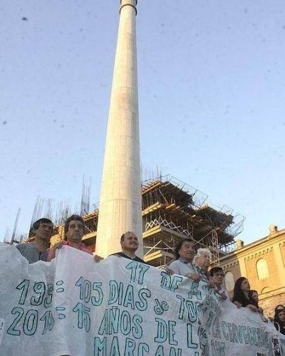 Sentido homenaje a 15 a�os de la toma de la Cervecer�a C�rdoba