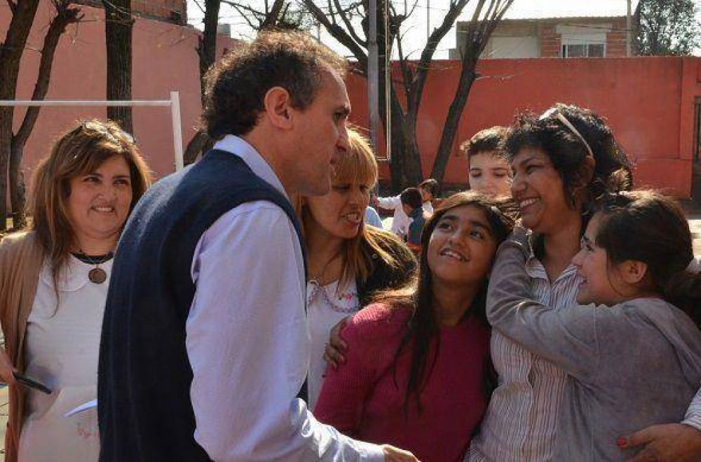 Katopodis supervis� obras para la escuela n�mero 8 de Billinghurst