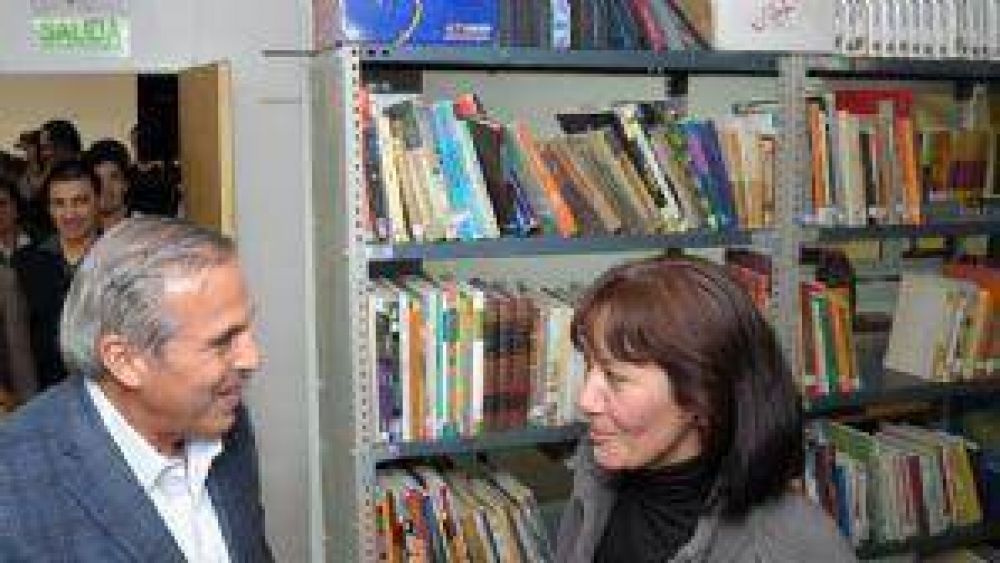 Destinan medio mill�n de pesos para bibliotecas populares