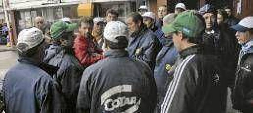 Vuelve la tensi�n por la disputa en el gremio de trabajadores l�cteos 