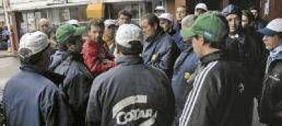 Vuelve la tensi�n por la disputa en el gremio de trabajadores l�cteos 