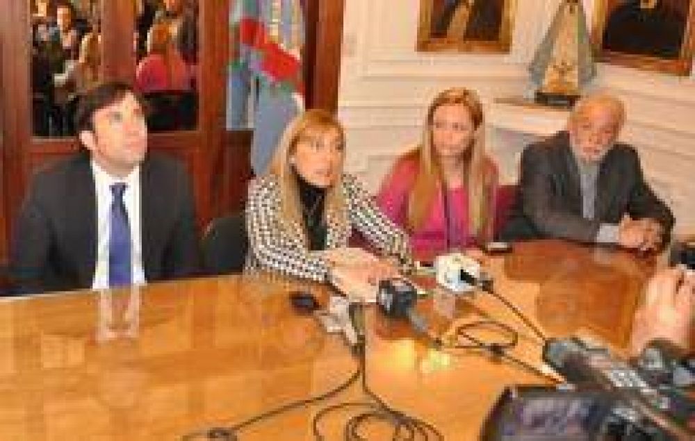 Jubilados y pensionados de la Polic�a reciben aumento del 12%