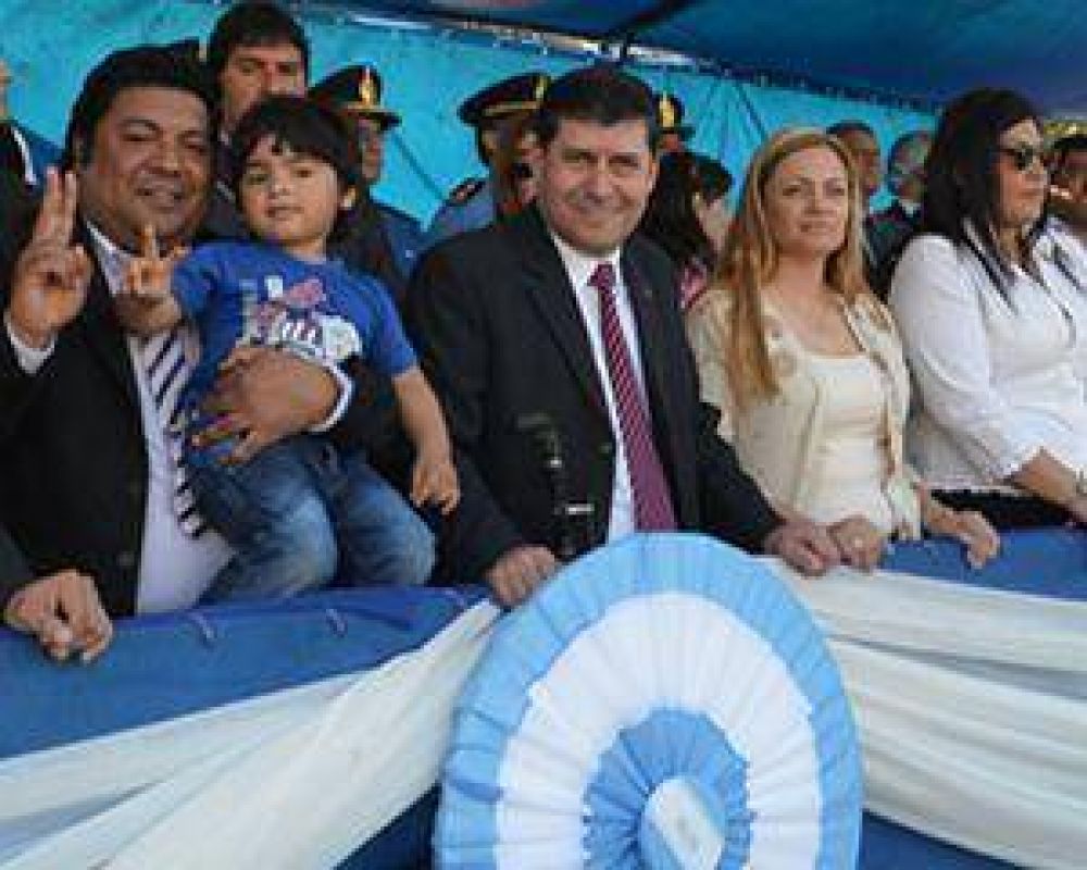 Colorido desfile c�vico por el 58� aniversario de la ciudad de Chamical