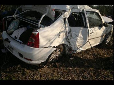 Un auto despist� en ruta 12: dos j�venes y una beba resultaron heridos