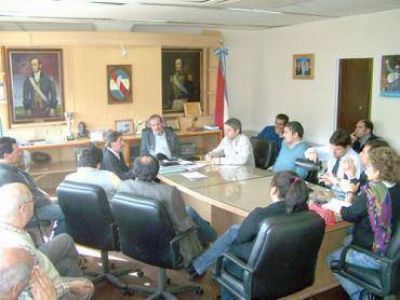 Di�logo: el intendente Carlos Schepens se reuni� con la AOEM