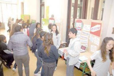 M�s de 2.500 personas visitaron la Feria de Ciencia