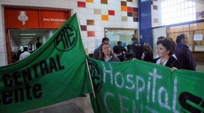 Largas esperas y pacientes sin atenci�n por la protesta en los hospitales p�blicos