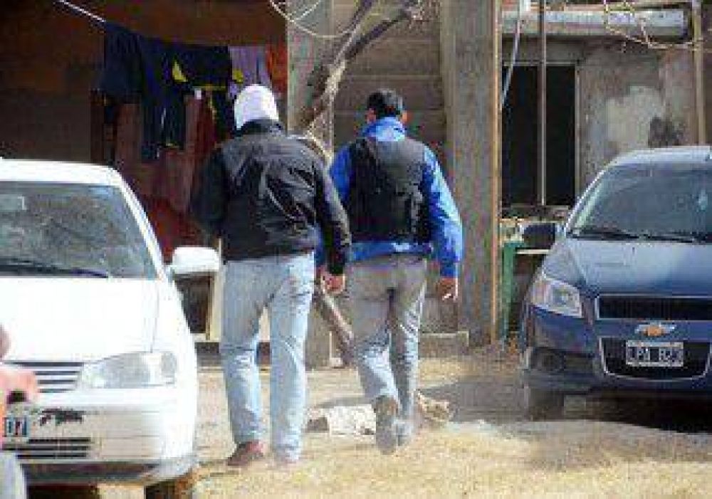 Secuestran auto, rev�lver y herramientas 
