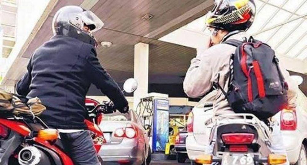 El Concejo prohibir la venta de combustible a motociclistas sin casco