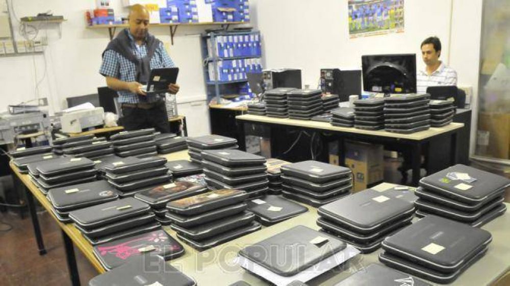 Se entregar�n m�s de 800 netbooks en la Escuela T�cnica N�2
