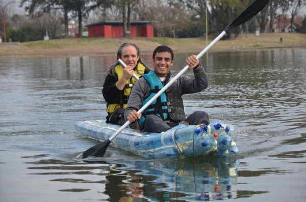 ALUMNOS DEL CENTRO DE FORMACI�N LABORAL N� 1 CONFECCIONARON KAYAK CON ELEMENTOS RECICLADOS