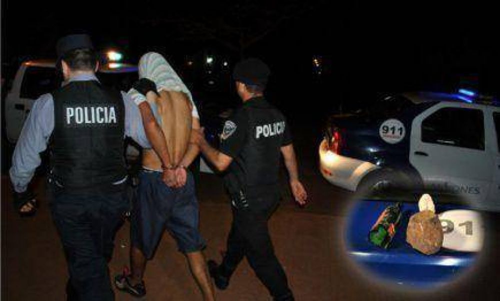 Dos polic�as resultaron heridos al ser atacados por m�s de 10 personas