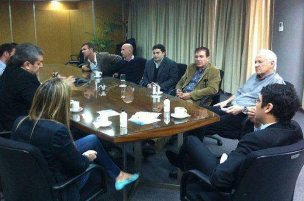 Jovanovich gestiona cajeros exclusivos para los socios de la C�mara de Comercio