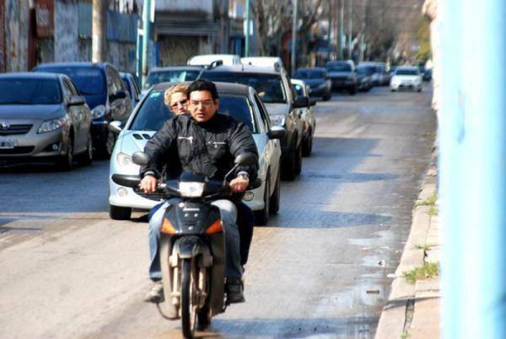 En Villa Fox, la calle Justa Lima es una �pista de automovilismo�