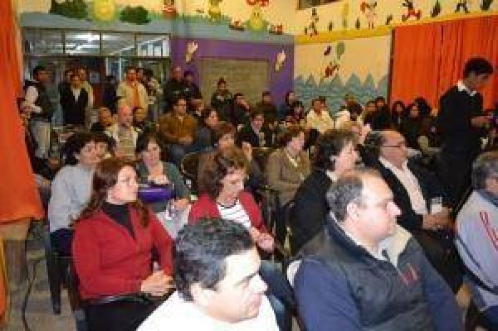 Vecinos de la zona sur propusieron pavimento y ripio para el Presupuesto Participativo 2014
