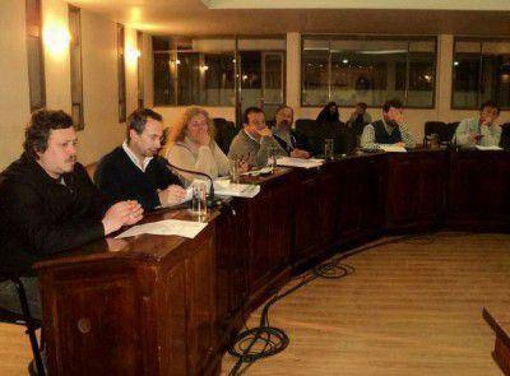 Concejales cuestionan la concesi�n del balneario a TERMOCOMB SRL y el aumento a una funcionaria