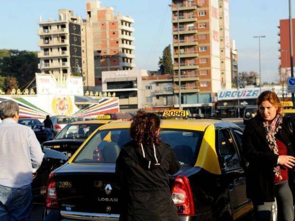 Taxistas van por un aumento de tarifa pese a la luz roja del municipio