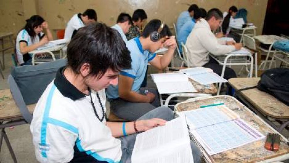 Eval�an a alumnos secundarios