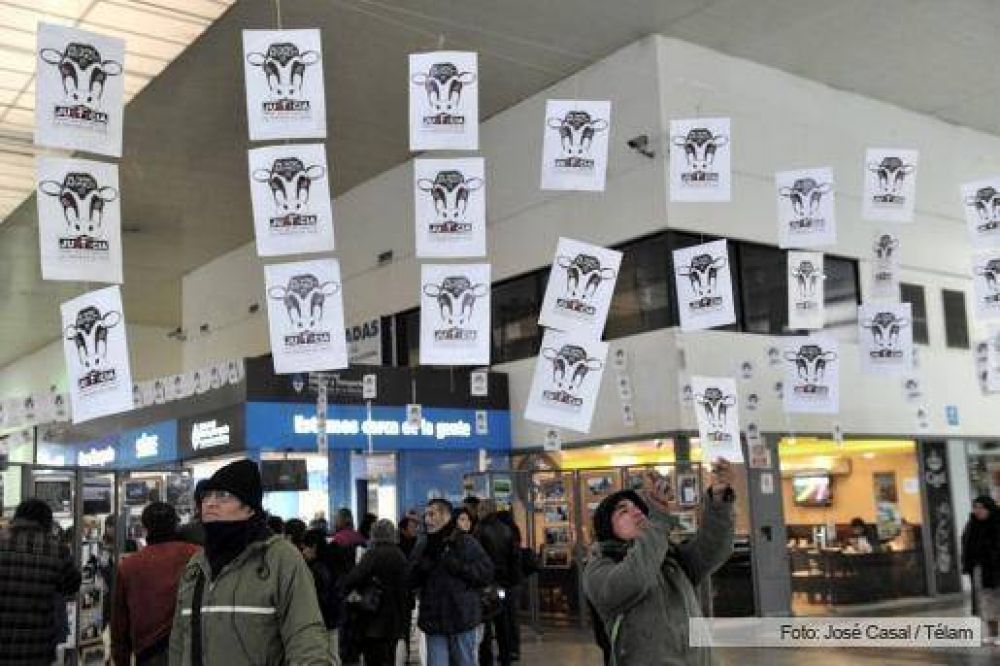 Pesar y pedido de justicia de los familiares de las v�ctimas de Once, a un a�o y medio de de la tragedia