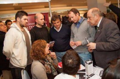 El Frente para la Victoria le sigue mandando sus candidatos a acompa�ar a Pulti