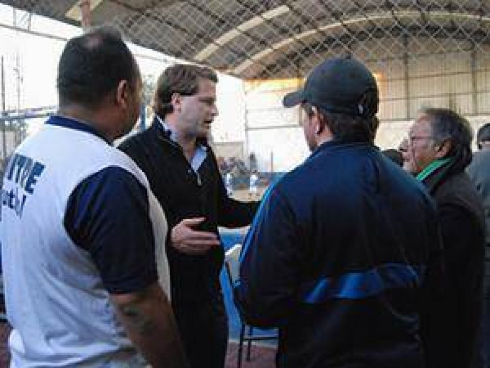 Campbell visit� la Sociedad de Fomento Mitre