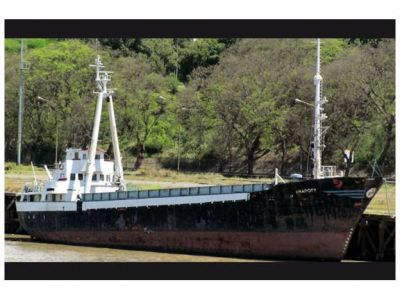 Un buque con tripulantes paraguayos lleva 15 d�as varado en el Paran�