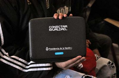 Entregaron m�s de 800 netbooks en la Escuela T�cnica N�2