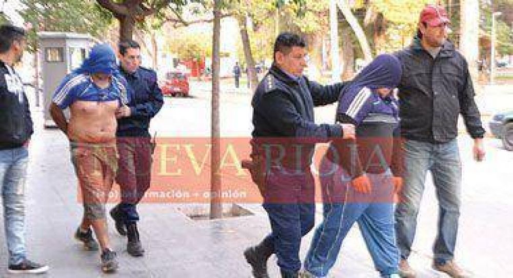 Dos detenidos con coca�na y 115 �porros� en el centro capitalino