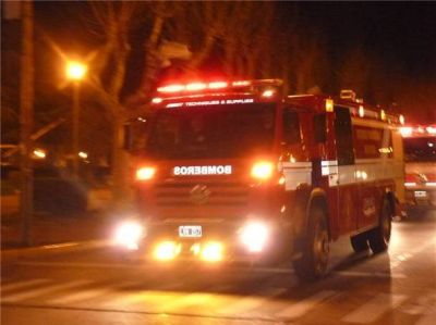 El nuevo cami�n de bomberos se pase� por la ciudad