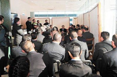 Poggi se reuni� con la c�pula policial