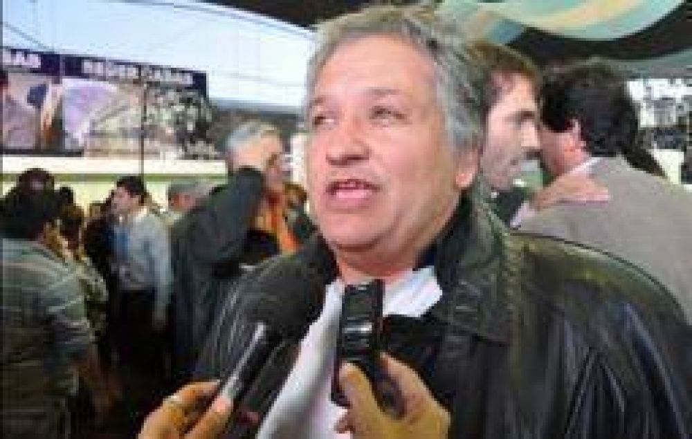 El oficialismo sali� a defender la construcci�n del Superdomo