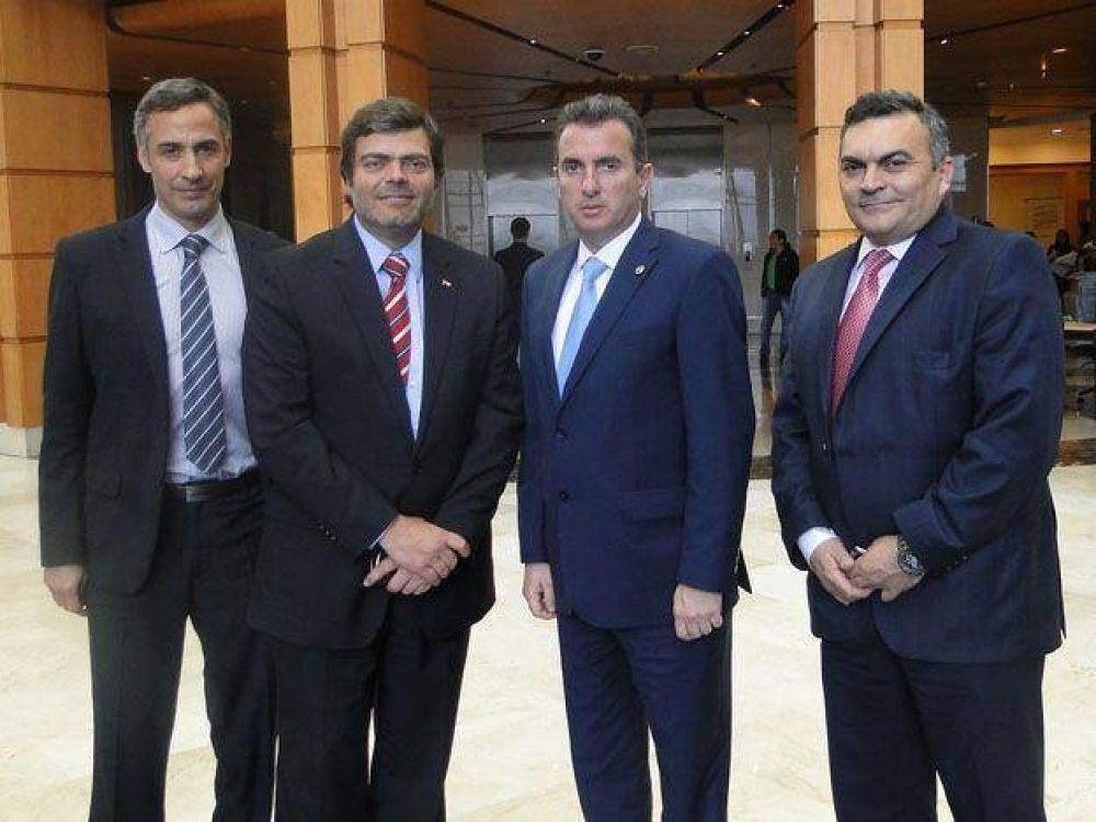 P�rez present� su plan para mejorar la circulaci�n en los pasos fronterizos