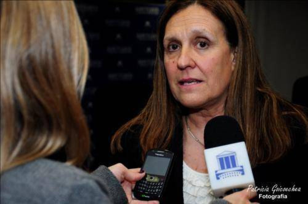 Promueven el lenguaje de se�as como obligatorio en organismos del Estado
