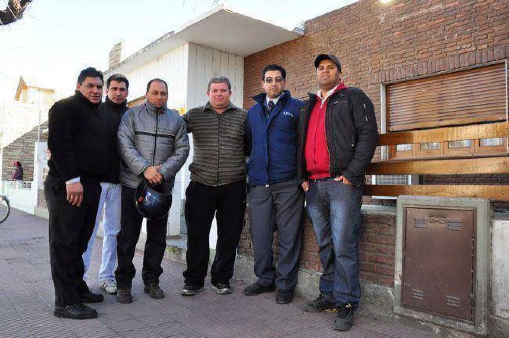 Colectivos: UCRA rechaza el acuerdo y s�lo firmaron 27 trabajadores