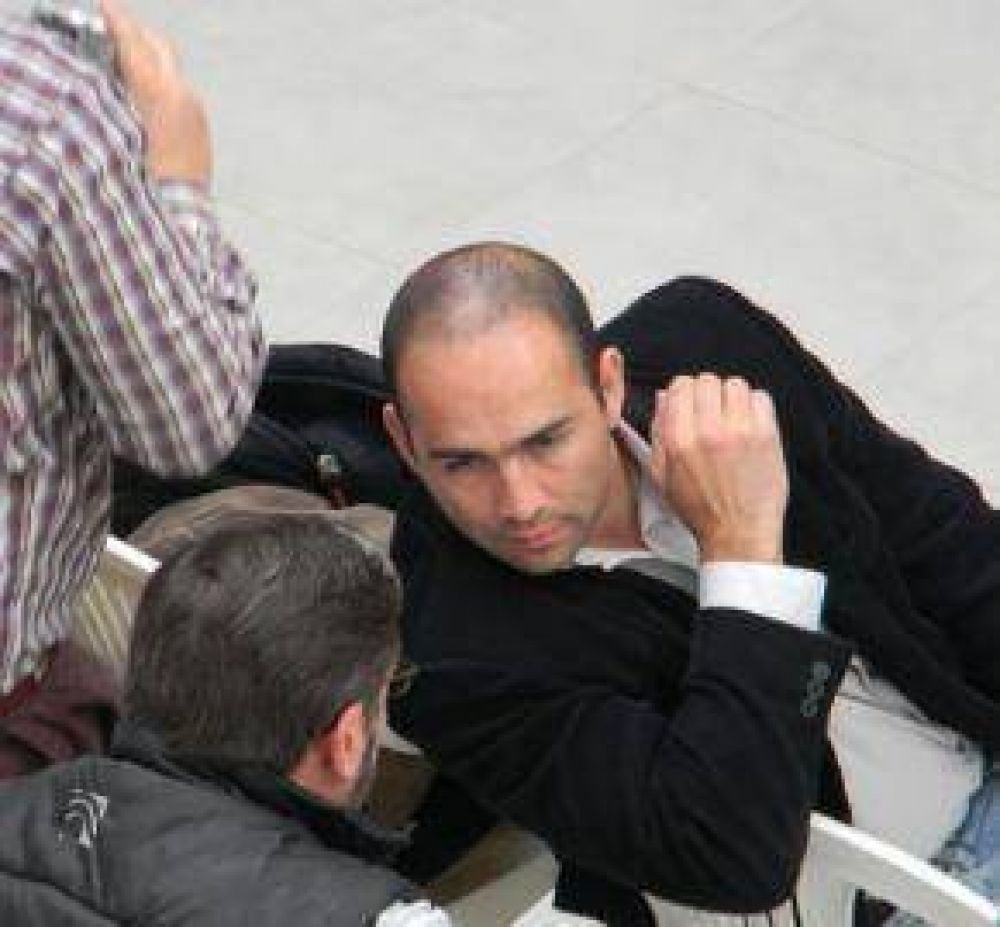 Con� D�az No Acompa�ar� Al FPV: "Octubre No Es Nuestra Pelea", Dijo