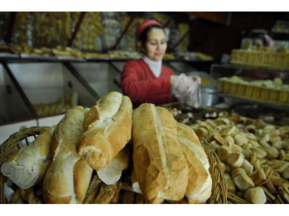 Los santafesinos limitan el consumo del pan y derivados