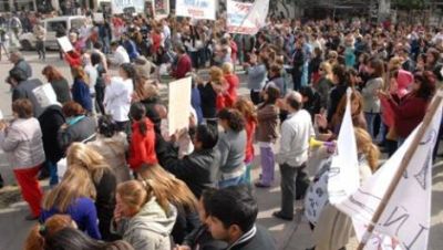 Crece el enfrentamiento entre los trabajadores de salud y el Gobierno