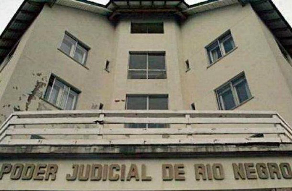 Indemnizan a una mujer por accidente que sufri� en una vereda