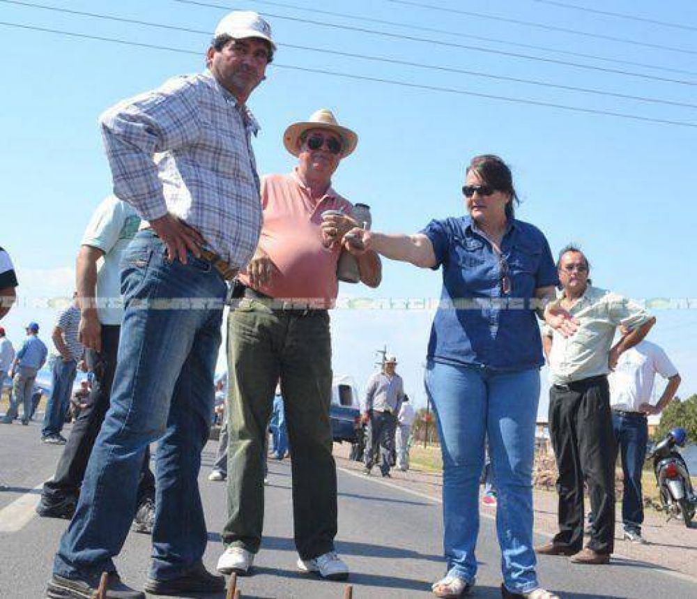 Negociacin entre el gobierno y productores logr el levantamiento del corte de la ruta 16
